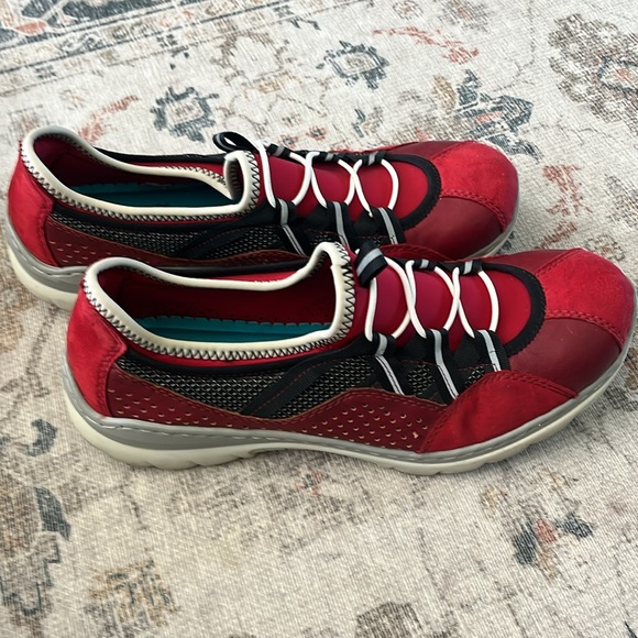 Size 42 Rieker slip on no tie shoes - Picture 5 of 9